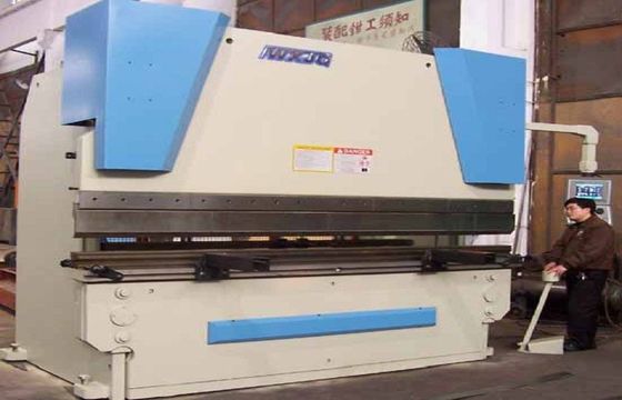 Bükümlü Çelik Levha için 6mm V Groove CNC Hidrolik Pres Fren Makinesi 160T / 3200mm