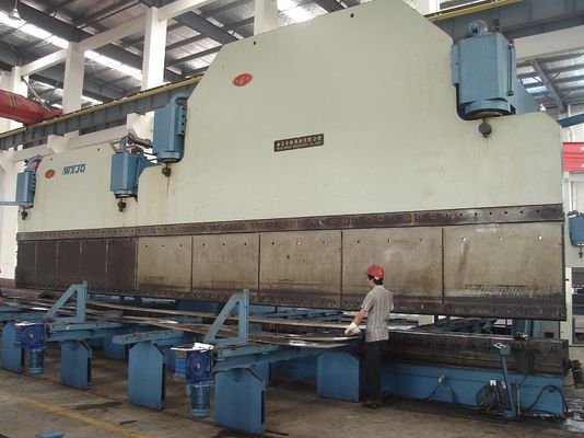 Çifte bağlantılı CNC hidrolik plaka bükme makinesi ışık direği üretim hattı için