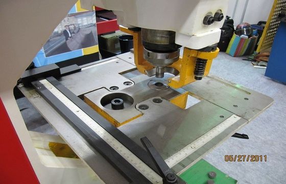 Hidrolik zımba ve kesme Demir İşi Makinesi, Işık Pole Makinesi 25mm Max kesim